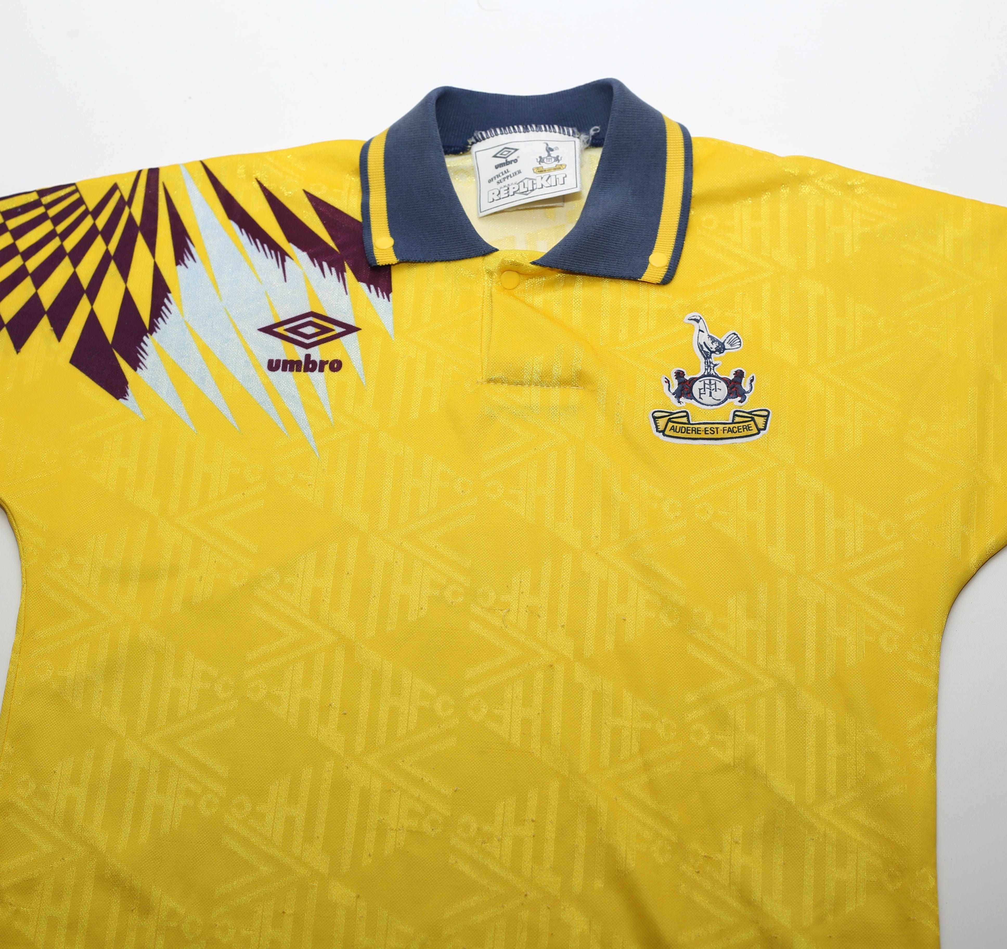 1991/95 Tottenham Hotspur Vintage Umbro Away Football Shirt (LB) - Image 3