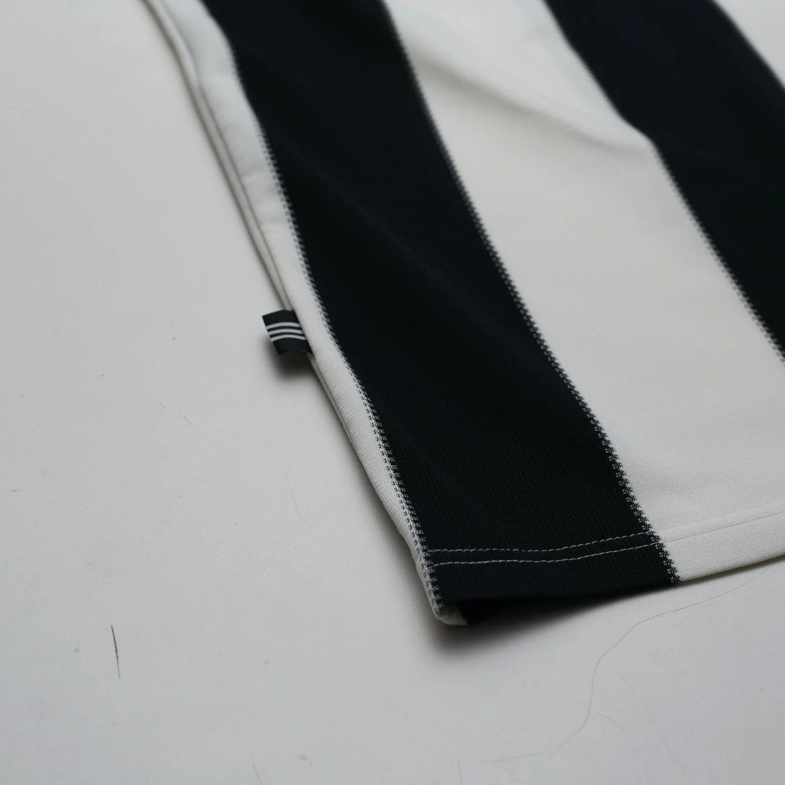 1995/97 Shearer #9 Newcastle United Vintage adidas Football Shirt (M) - Image 14