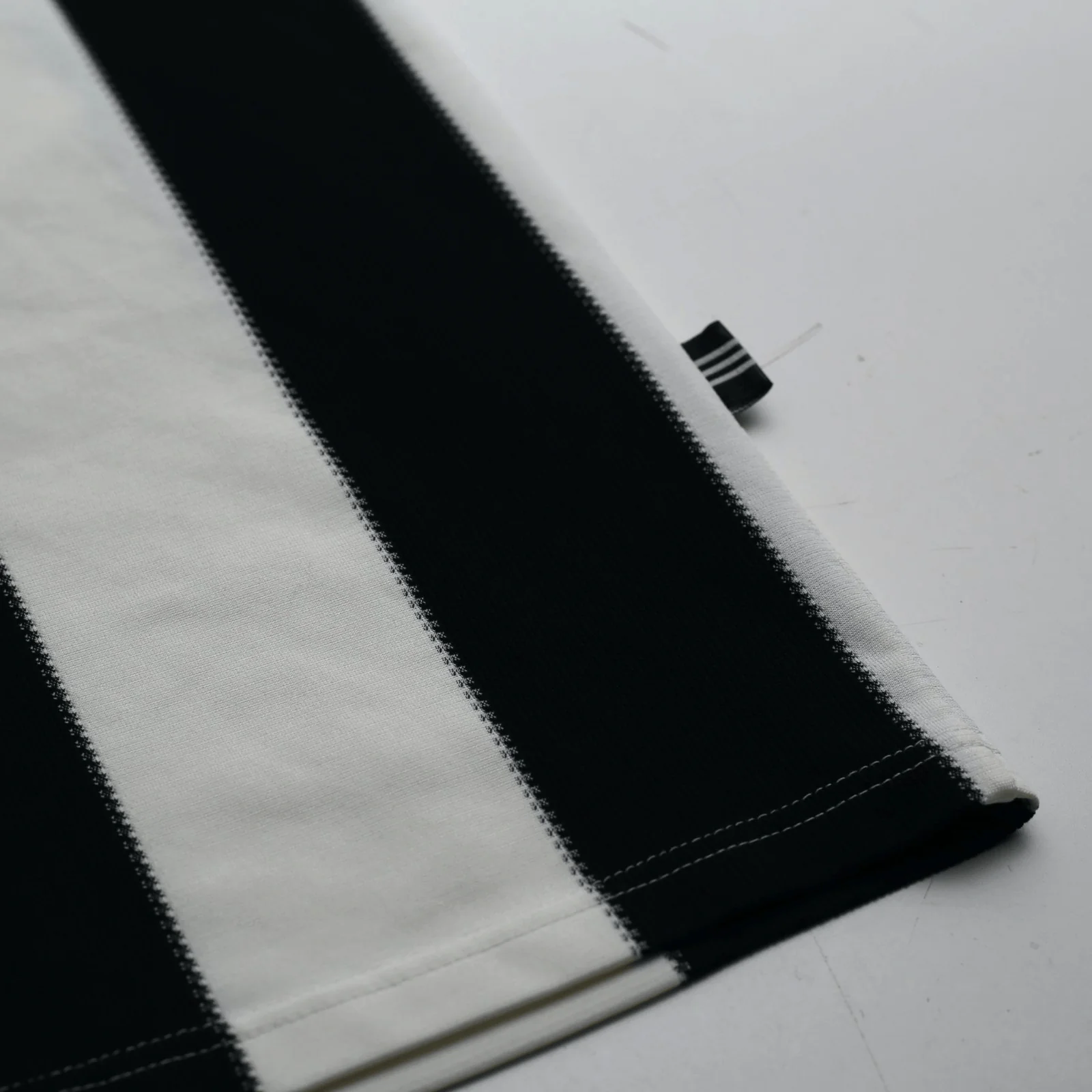 1995/97 Shearer #9 Newcastle United Vintage adidas Football Shirt (M) - Image 8