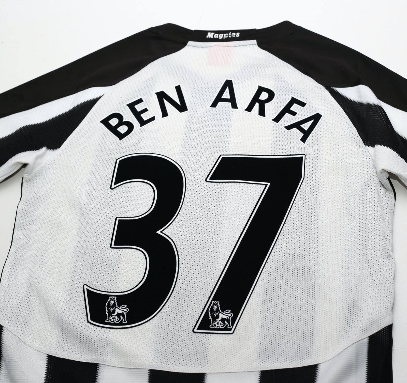2010/11 BEN ARFA #37 Newcastle United Vintage PUMA Home Football Shirt (S) - Image 15