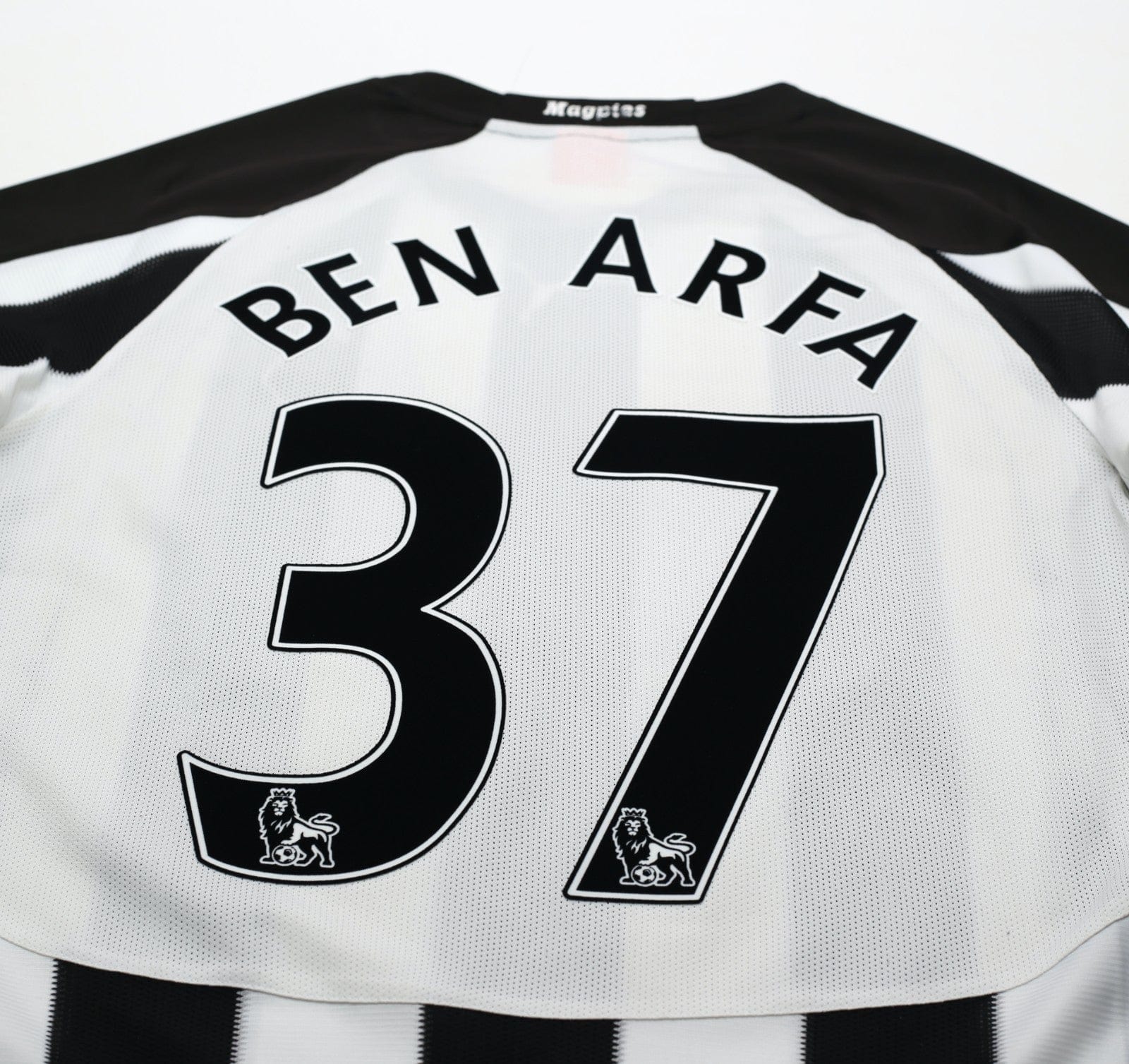2010/11 BEN ARFA #37 Newcastle United Vintage PUMA Home Football Shirt (S) - Image 16