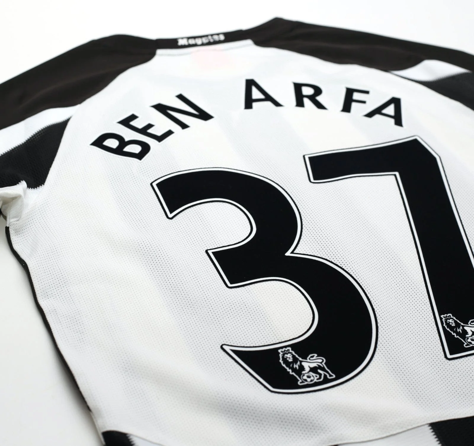 2010/11 BEN ARFA #37 Newcastle United Vintage PUMA Home Football Shirt (S) - Image 4