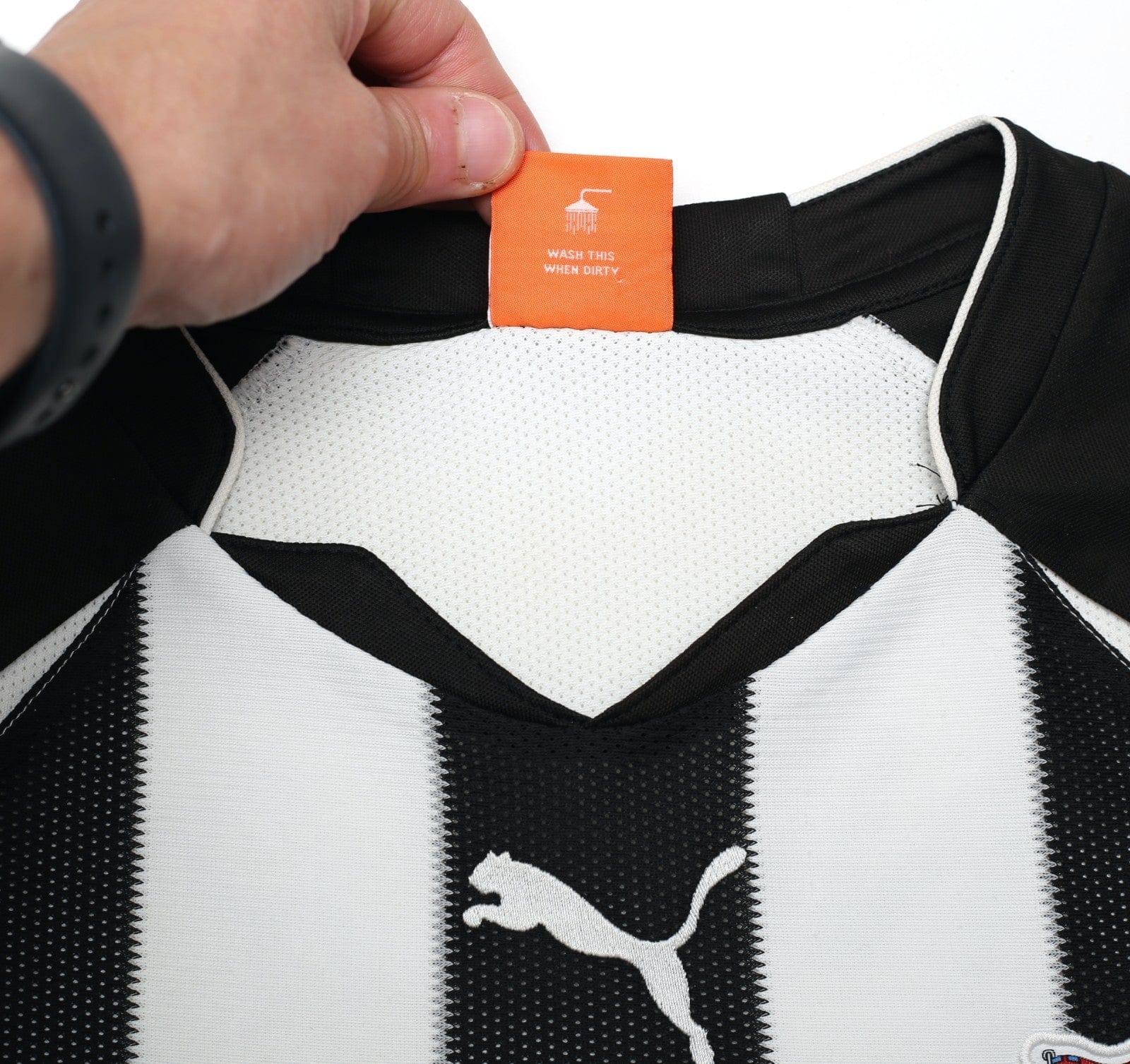 2010/11 BEN ARFA #37 Newcastle United Vintage PUMA Home Football Shirt (S) - Image 7